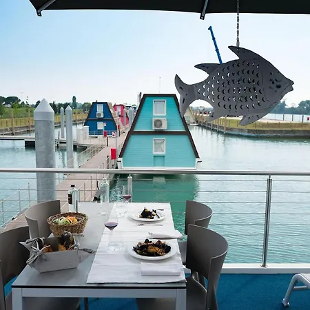 Marina Houseboat 2 Pax