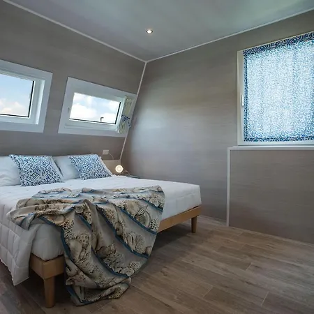 Marina Houseboat 2 Pax *