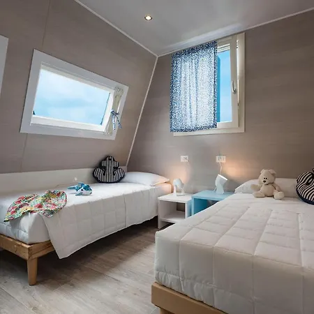 Marina Houseboat 2 Pax *